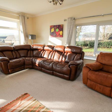 Bicton Lea Villa Acton  Exterior photo