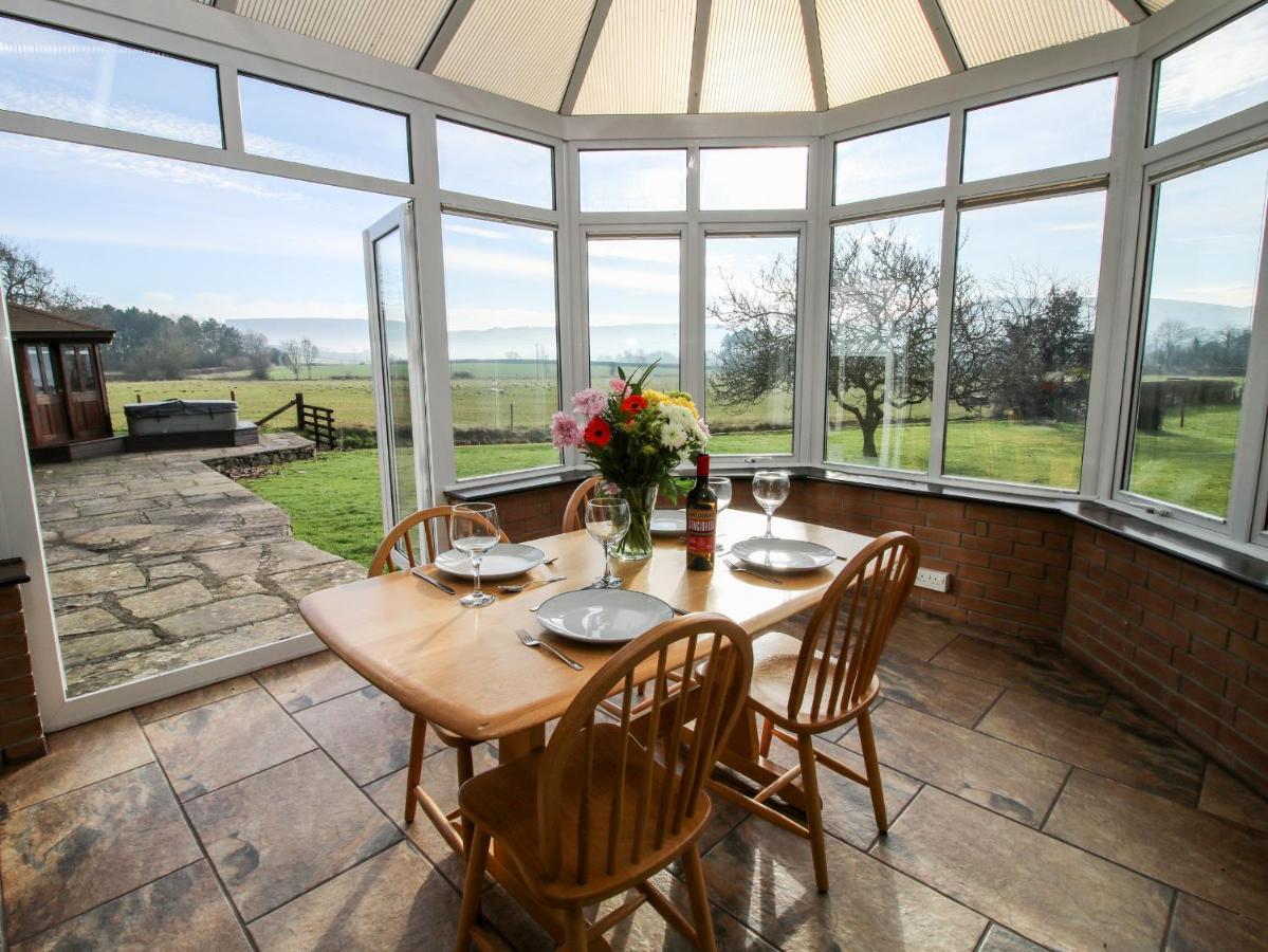Bicton Lea Villa Acton  Exterior photo