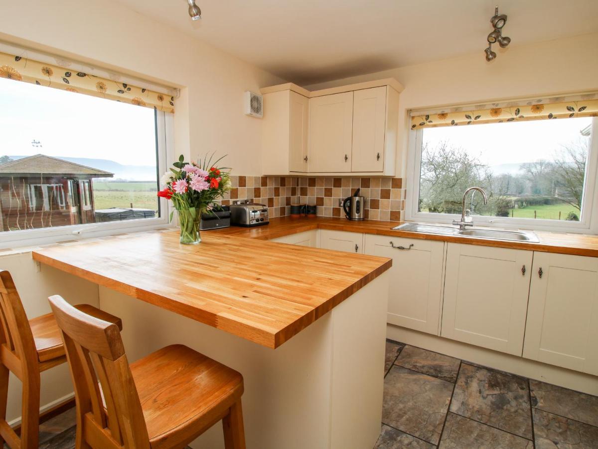 Bicton Lea Villa Acton  Exterior photo